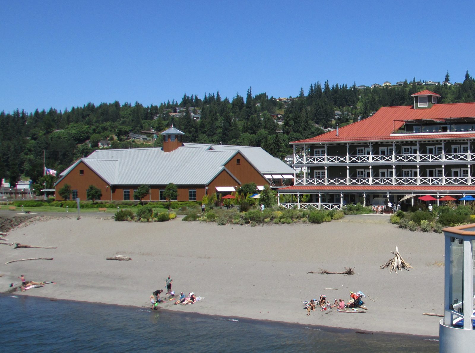 McMenamins Kalama Harbor Lodge and the Westin Amphitheater on the Columbia River waterfront at the Port of Kalama