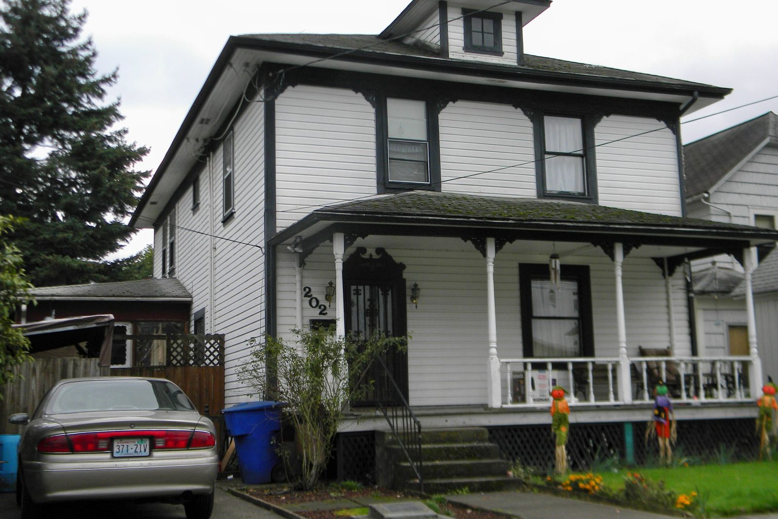 The Catlin House, an American foursquare home with a wraparound front porch on Fishers Court in West Kelso